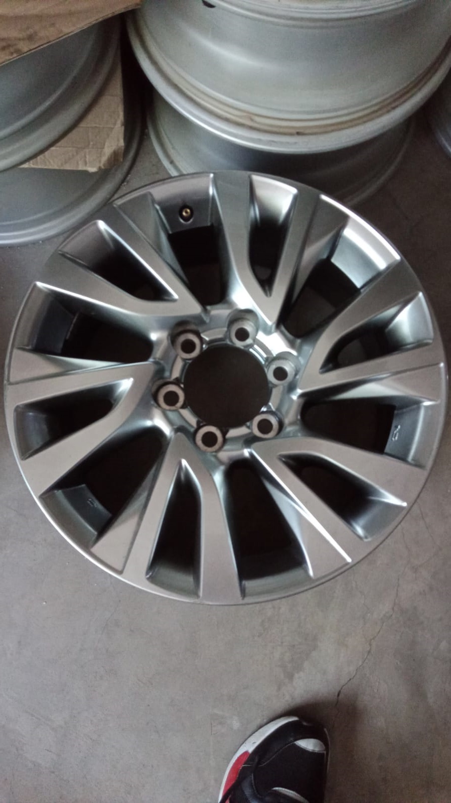 18inch Toyota Fortuner/Hilux/Landcruiser original mag to use for spare - Private Seller 18inch Toyota Fortuner/Hilux/Landcruiser original mag to use for spare - Private Seller