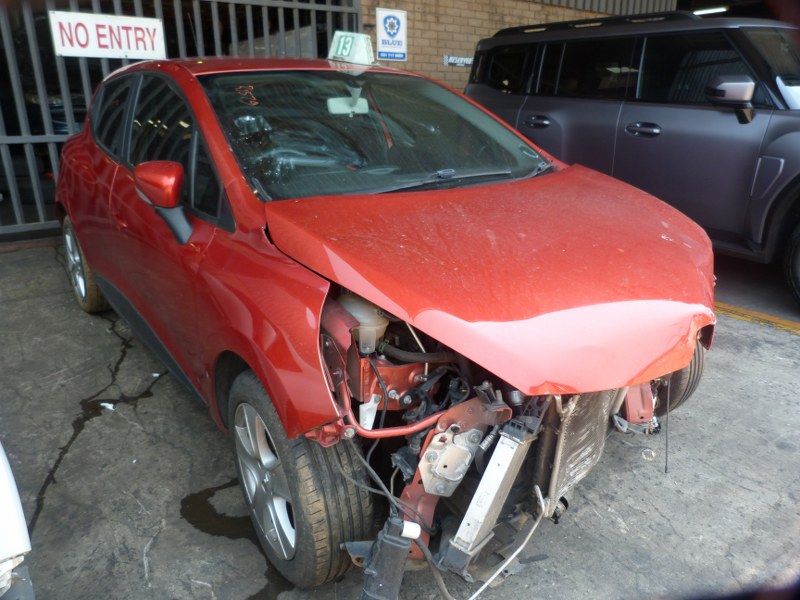 Renault Clio IV 900T Manual H4BA - 2014 SPARESBOYZ STRIPPING FOR SPARES - Private Seller