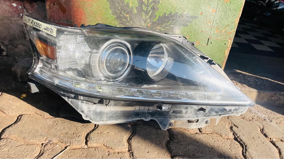 Lexus RX350 headlight - Private Seller