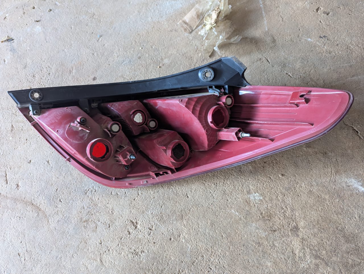 Hyundai i20 2012 model left taillight available for sale at low cost - Private Seller