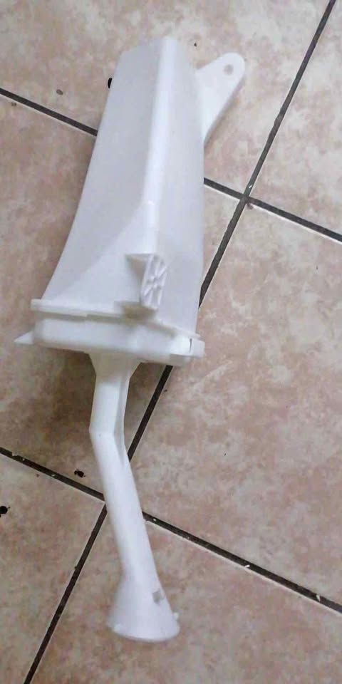 NISSAN ALMERA MK2 WINDSCREEN WASHER BOTTLE +MOTOR. - Private Seller NISSAN ALMERA MK2 WINDSCREEN WASHER BOTTLE +MOTOR. - Private Seller