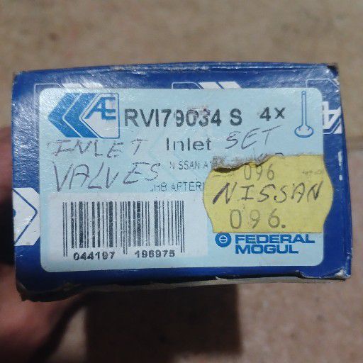 Nissan, intake valves - Private Seller Nissan, intake valves - Private Seller