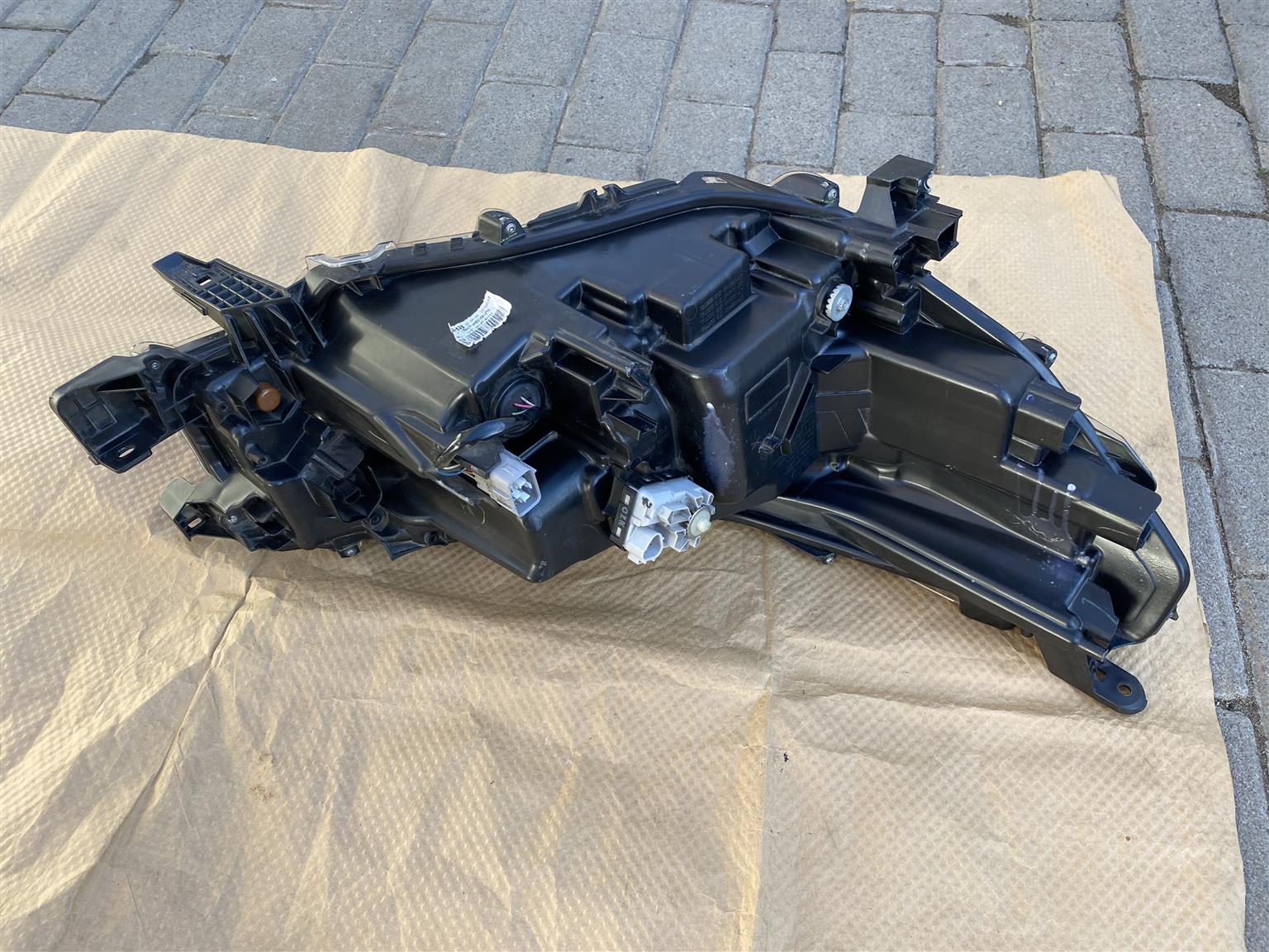 2022 TOYOTA HILUX GD-6 FULL LED HEADLIGHT LEFT SIDE FOR SALE