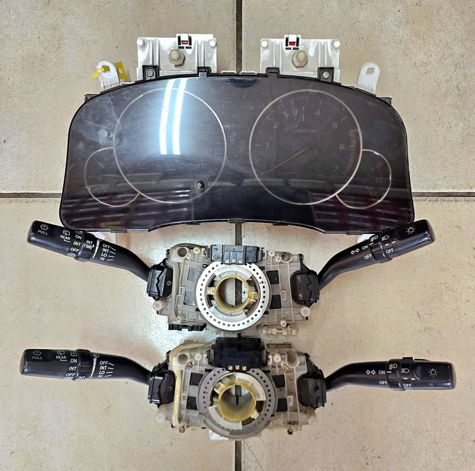 2003-2006 Toyota Prado 4.0 V6 Auto Cluster/Combination Switch - Private Seller 2003-2006 Toyota Prado 4.0 V6 Auto Cluster/Combination Switch - Private Seller