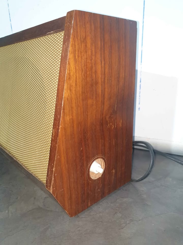 Stunning vintage look solid wood bluetooth kitchen speaker