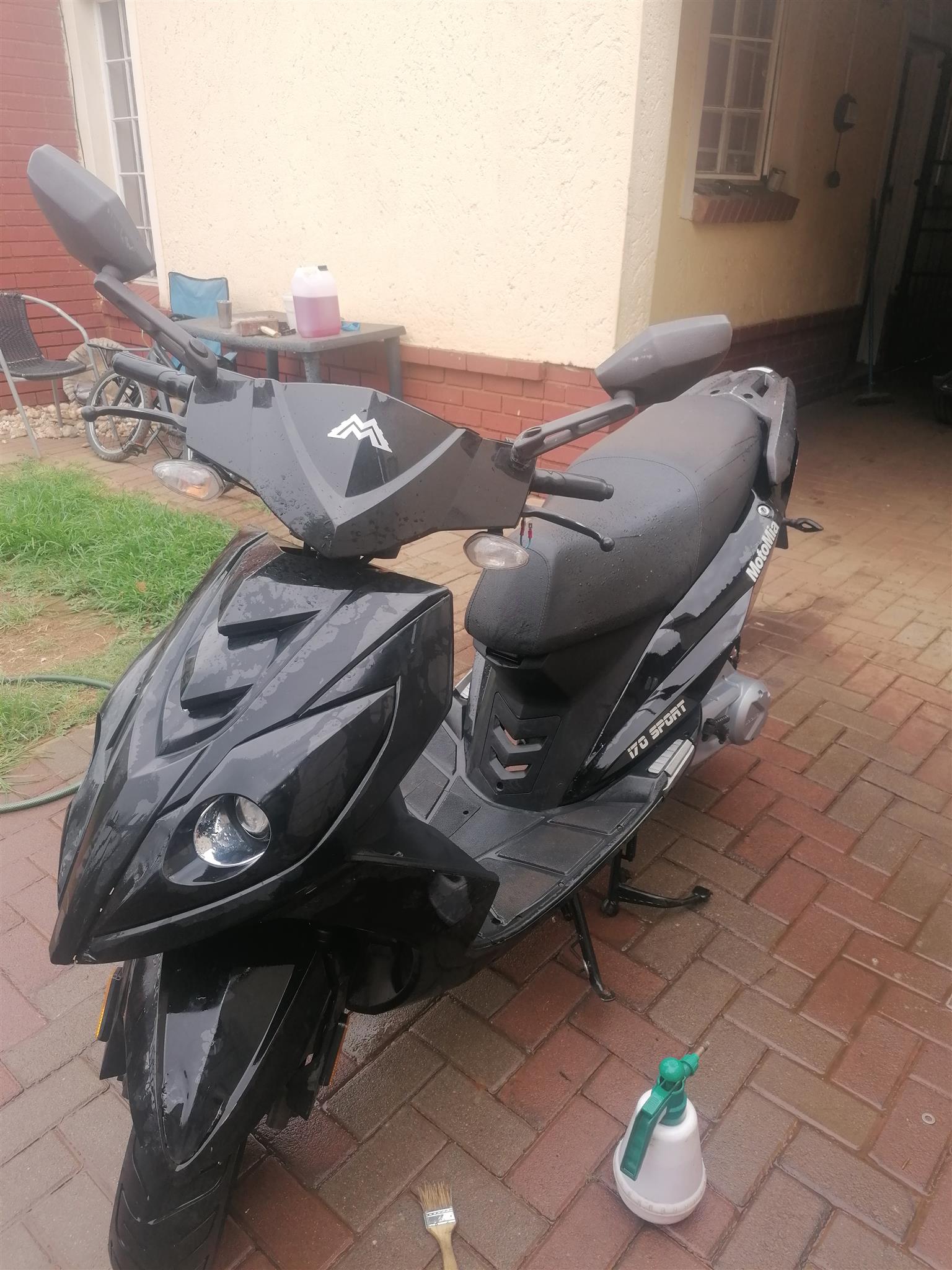 Motomia 170 sport Scooter 