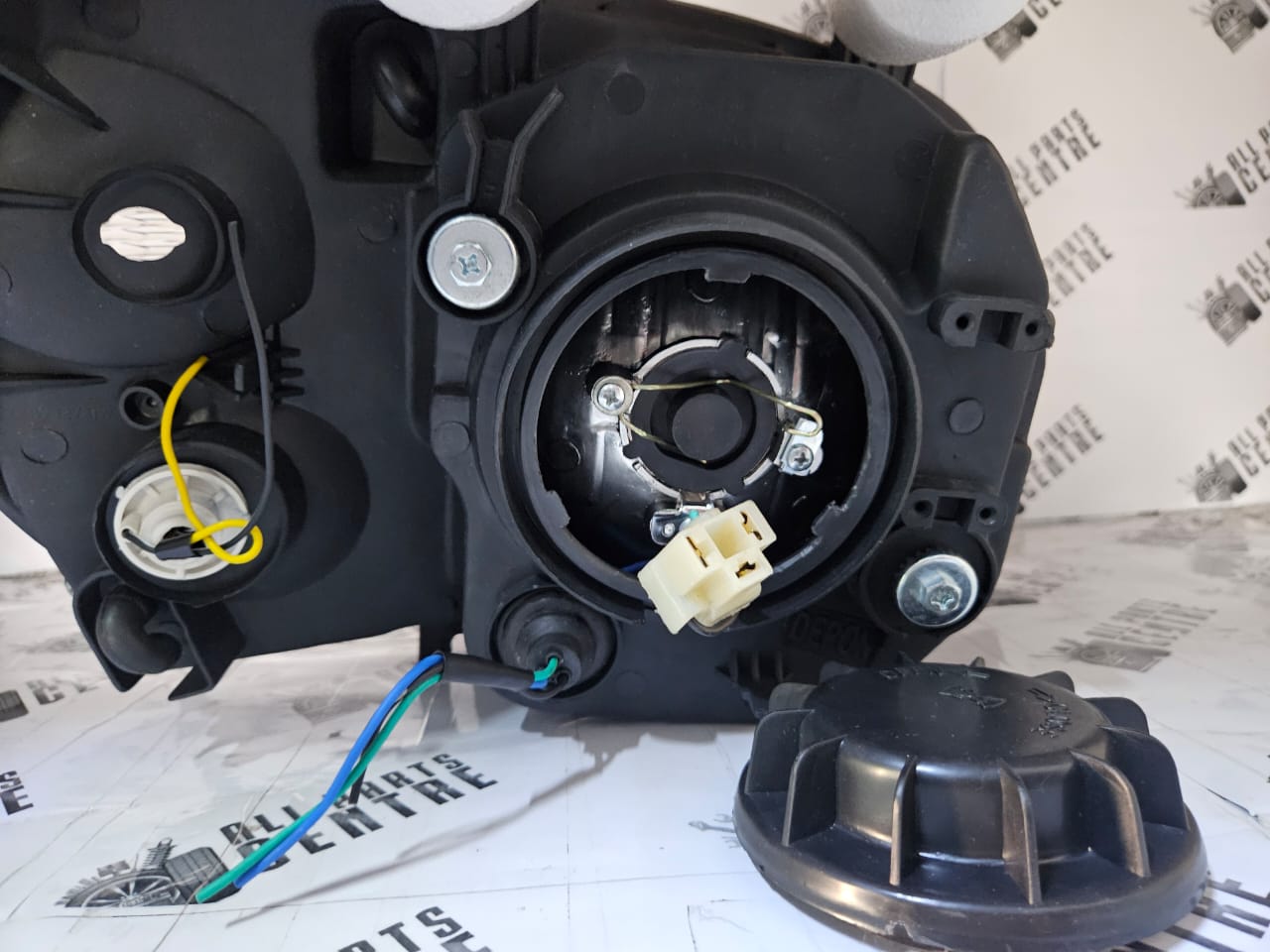 Mahindra Scorpio (2002-2008) New Headlights