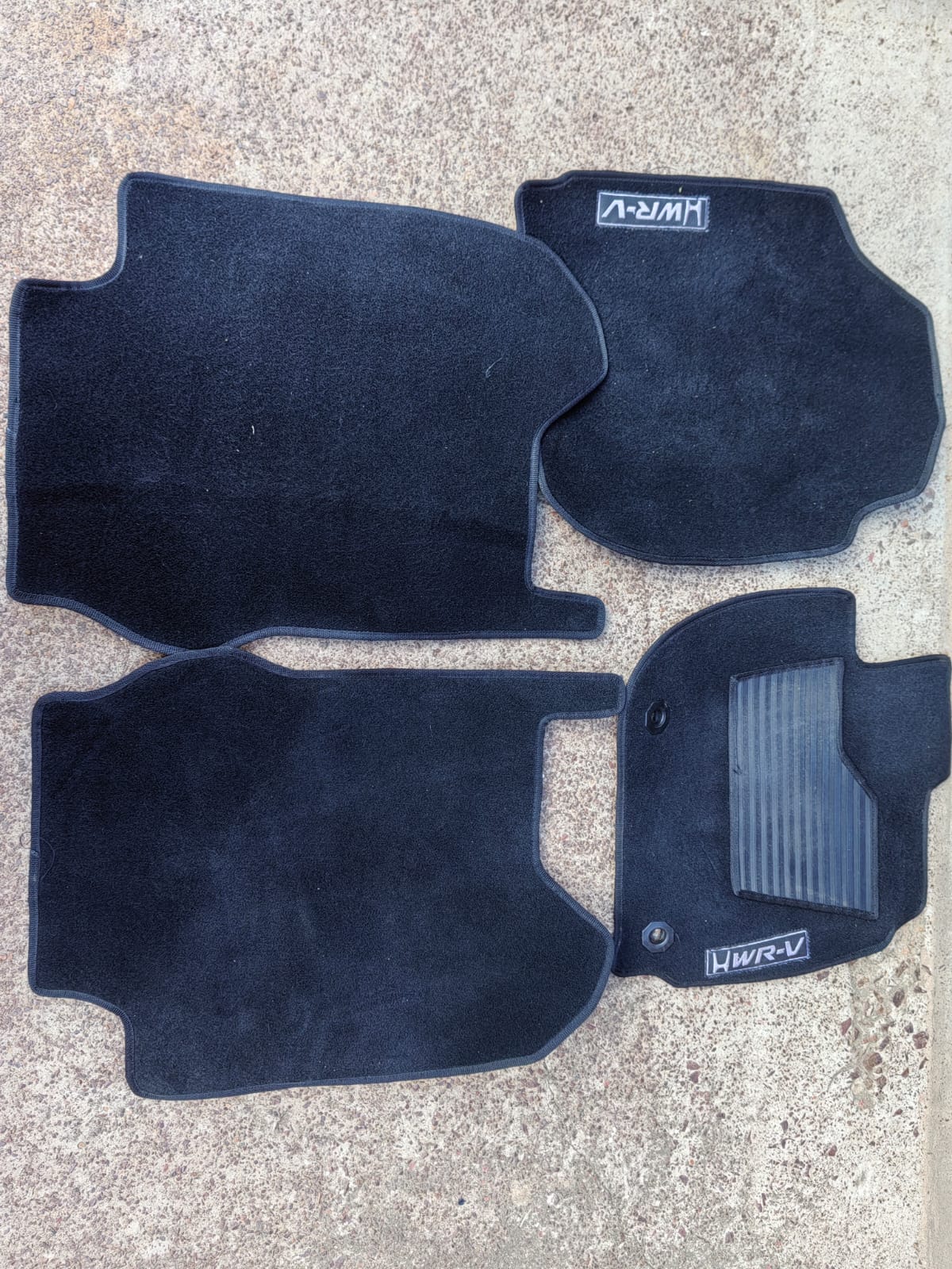 Honda wrv custom made carpets - Private Seller Honda wrv custom made carpets - Private Seller