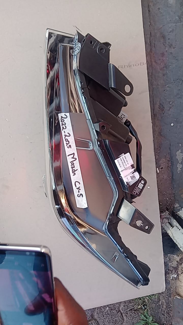 2022 / 2025 Mazda  cy_5 head light - Private Seller