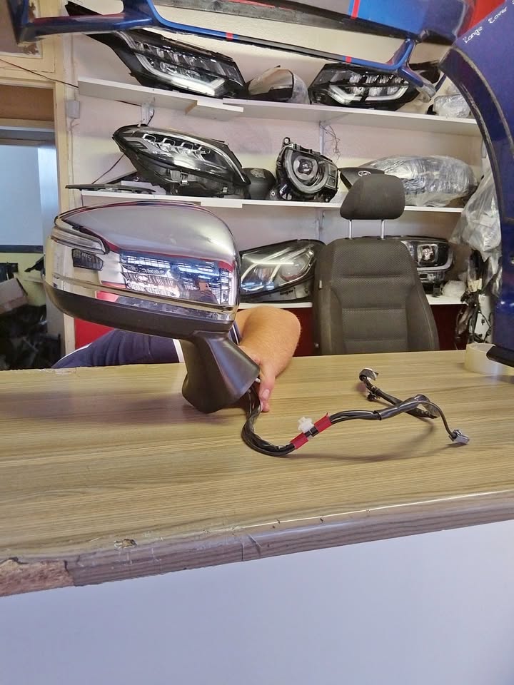 2022 TOYOTA LAND CRUISER MIRROR RIGHTSIDE AVAILABLE FOR SALE - Private Seller 2022 TOYOTA LAND CRUISER MIRROR RIGHTSIDE AVAILABLE FOR SALE - Private Seller