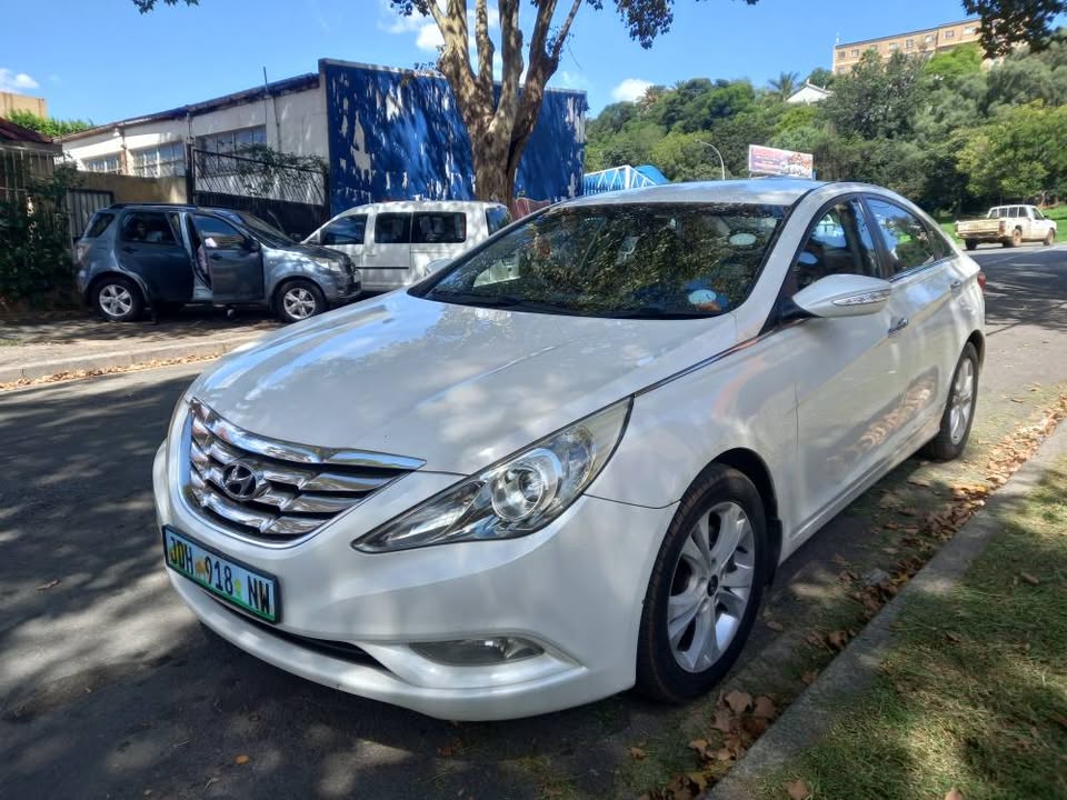 2011 Hyundai Sonata Sedan White 1.6 Petrol, Automatic, 104000kms Leather seat, Keyless,