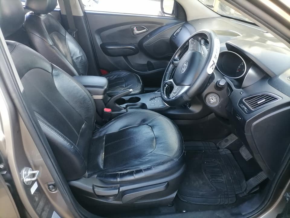 2011 Hyundai iX35 2.0 Automatic with a leather seat Spare key