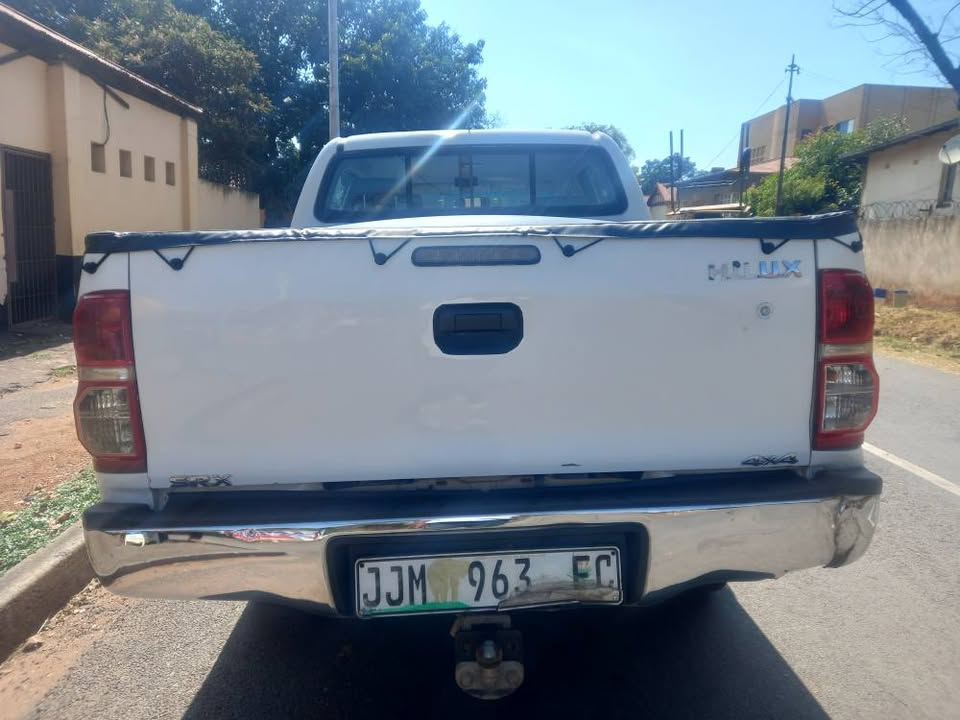 2015 Toyota Hilux Double Cab 2.5 D4D SRX DIESEL, MANUAL 4X4, 88000kms