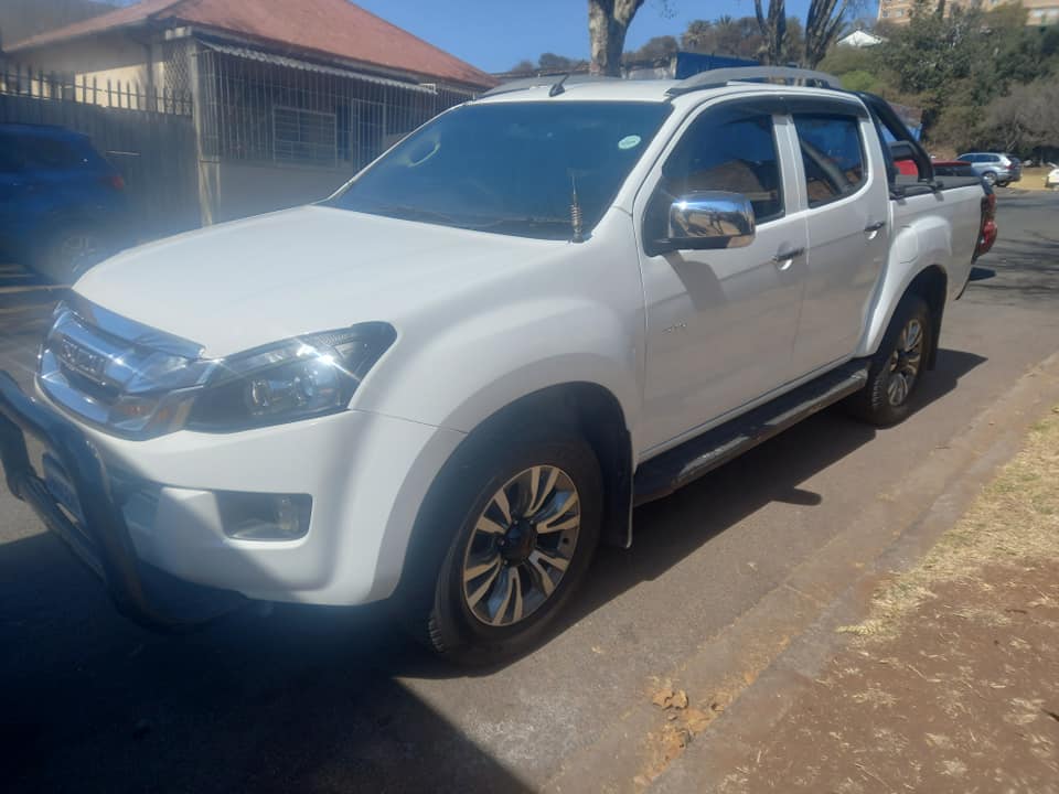2014 ISUZU DTEQ KB300 DIESEL ENGINE, D/C, MANUAL 4X4, MILEAGE 137000KMS, WHITE COLOR,