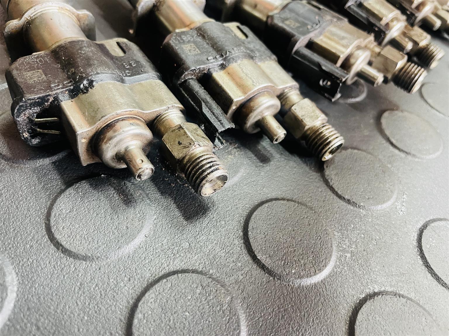 BMW Fuel Injector N54 N63 INDEX 12 - 13537585261-12 335i 535 550 650 740 750 - Private Seller