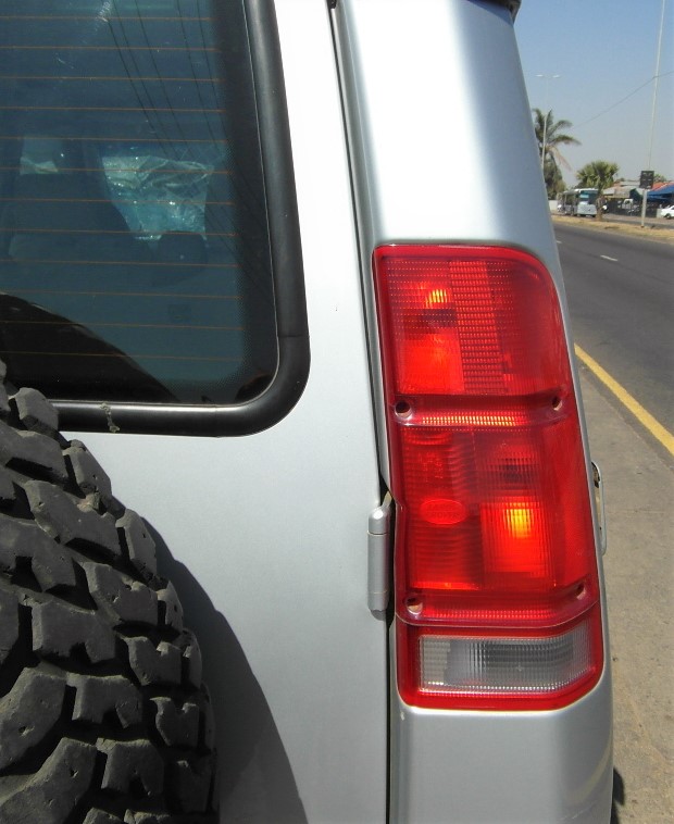 Land Rover Discovery 2 Taillights for sale | AUTO EZI - Private Seller