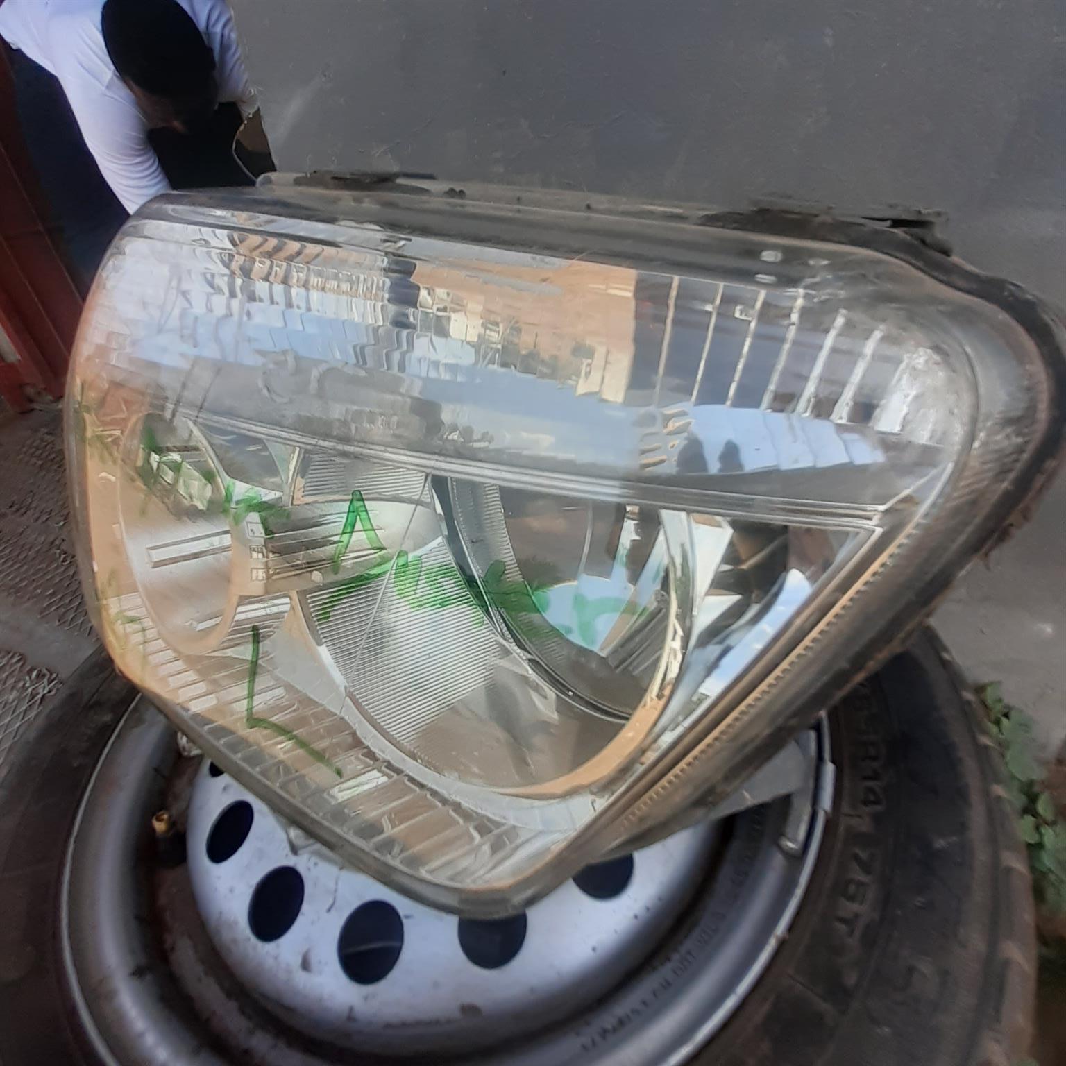 RENAULT DUSTER LEFT HEADLIGHT FOR SALE DELIVERY AVAILABLE COUNTRY WIDE - Private Seller RENAULT DUSTER LEFT HEADLIGHT FOR SALE DELIVERY AVAILABLE COUNTRY WIDE - Private Seller