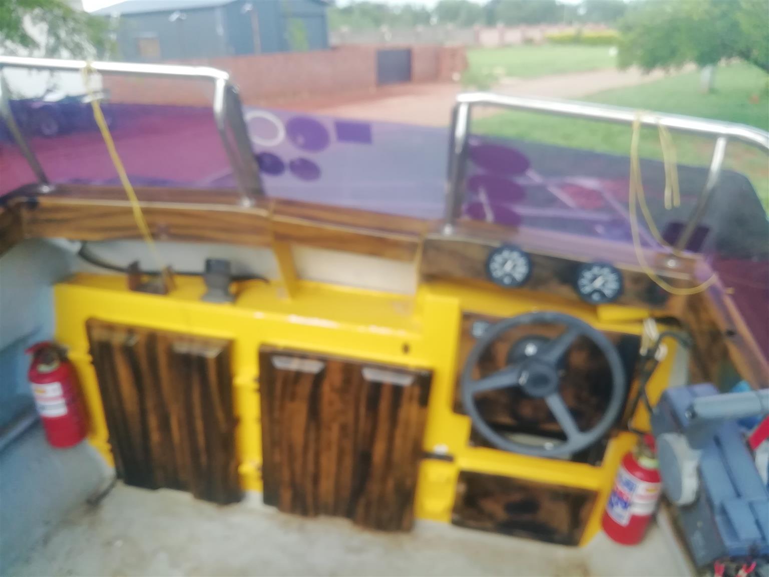 Ski boat