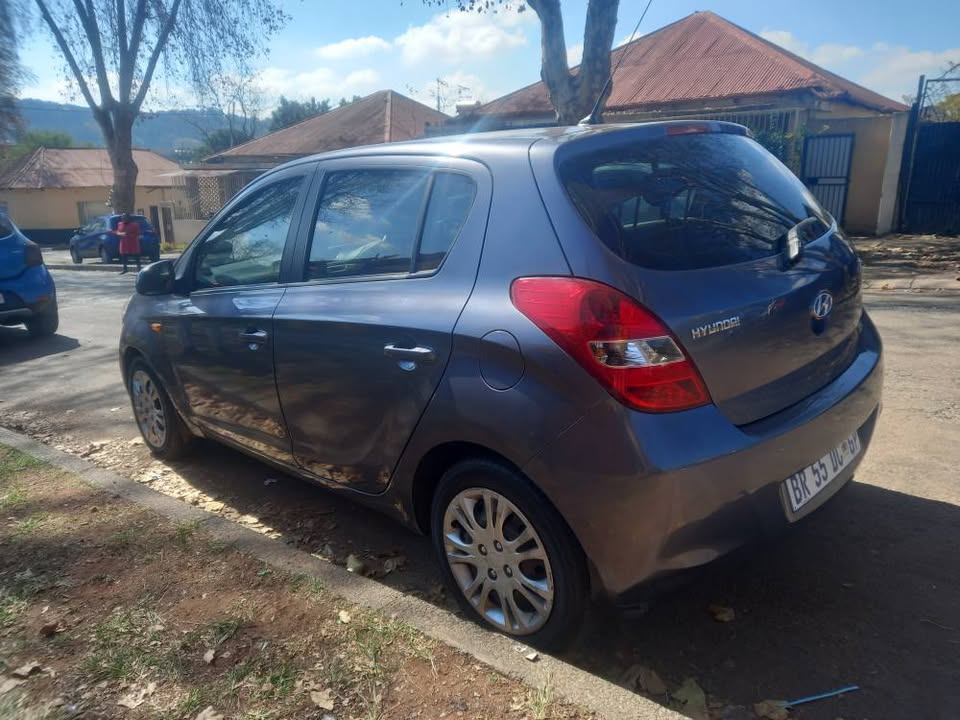 2011 Hyundai i20 1.6 Petrol, Manual, Grey, 96000kms