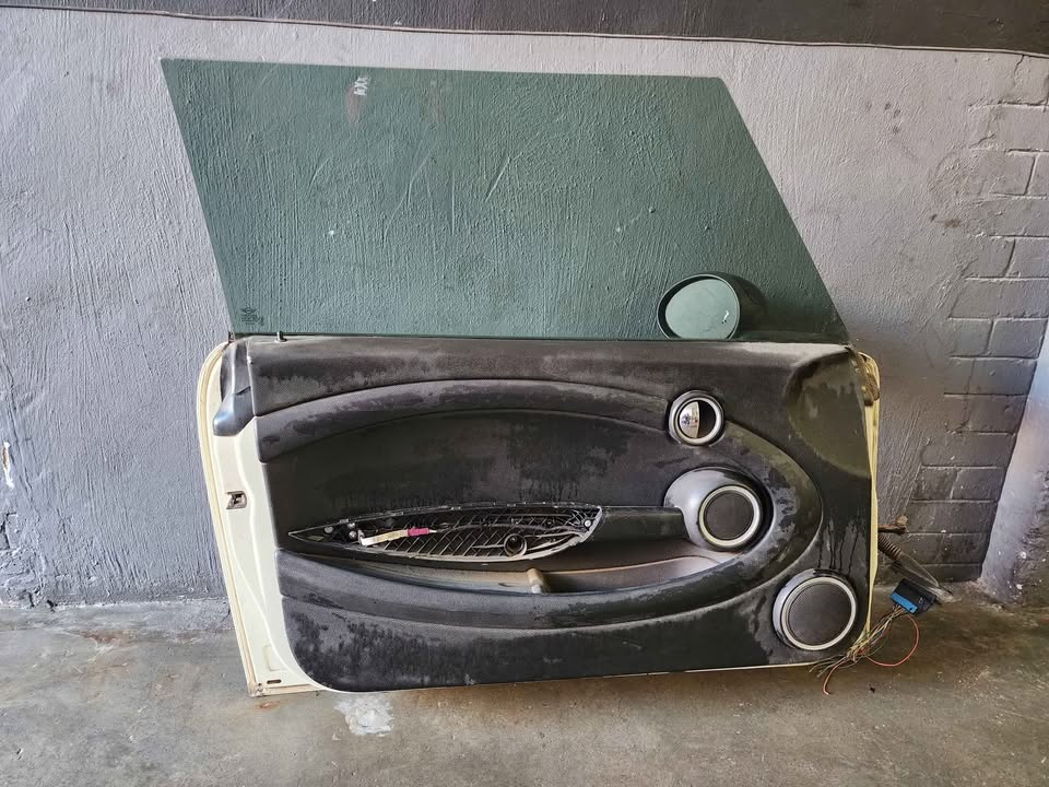 MINI COOPER DOOR - FRONT LEFT 2010 - Private Seller