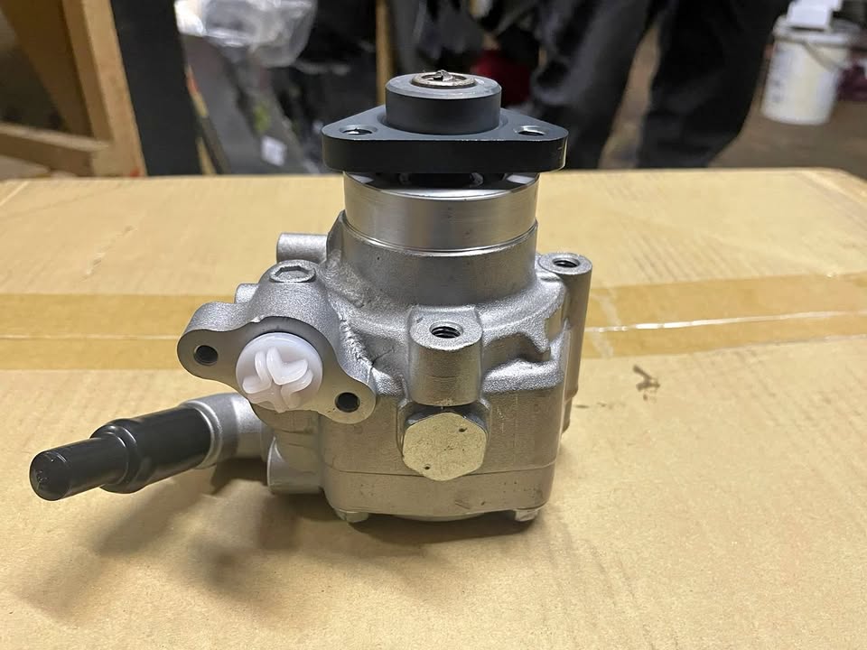 VW Amarok Power Steering Pump For Sale - Private Seller VW Amarok Power Steering Pump For Sale - Private Seller