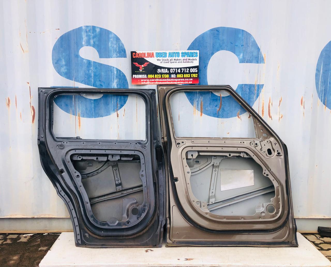 Range Rover Defender L663 left front snd rear/back door (2020-2023) - Private Seller Range Rover Defender L663 left front snd rear/back door (2020-2023) - Private Seller