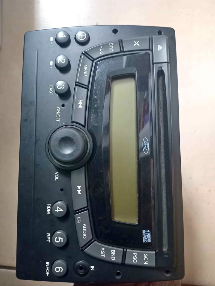 2011 up ford Figo 1.4 radio for sale @ circle 7 used parts - Private Seller