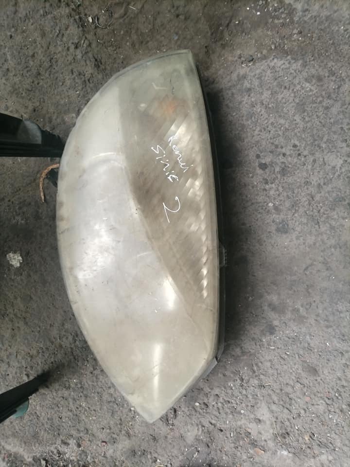 Renault senic 2 headlights Call or WhatsApp me - Private Seller Renault senic 2 headlights Call or WhatsApp me - Private Seller