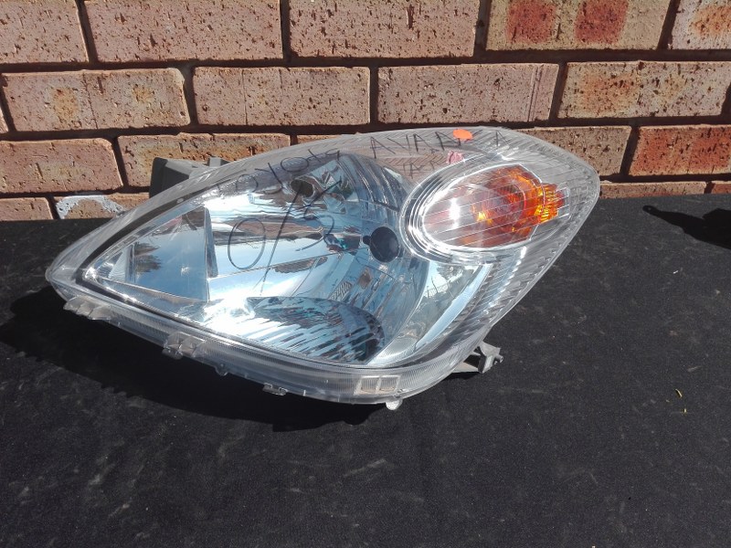 Toyota Avanza Left Headlight - Private Seller Toyota Avanza Left Headlight - Private Seller