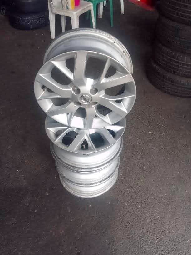 Nissan rims size 15 - Private Seller Nissan rims size 15 - Private Seller