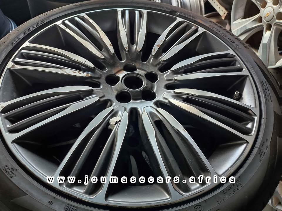 Range rover Velar 22 inch rims - Private Seller