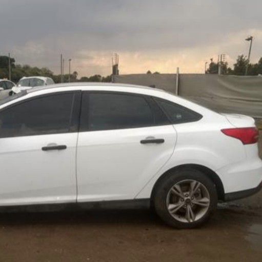 stripping Ford Focus sedan spare parts - Private Seller