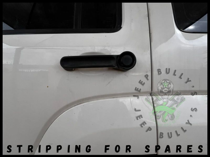 Jeep Cherokee KK 2010 (Auto): Car Handle - Private Seller Jeep Cherokee KK 2010 (Auto): Car Handle - Private Seller