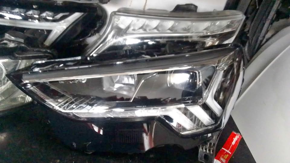Audi Q3 headlight - Private Seller Audi Q3 headlight - Private Seller