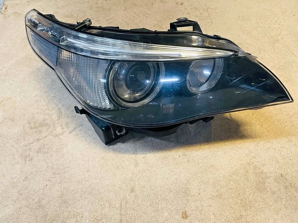 Bmw e60 xenon 5 series headlight - Private Seller Bmw e60 xenon 5 series headlight - Private Seller