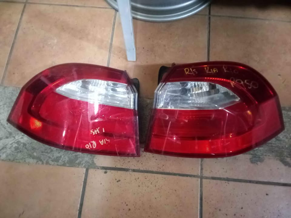 KIA RIO TAILLIGHTS FOR SALE (LEFT AND RIGHT) very clean - Private Seller KIA RIO TAILLIGHTS FOR SALE (LEFT AND RIGHT) very clean - Private Seller