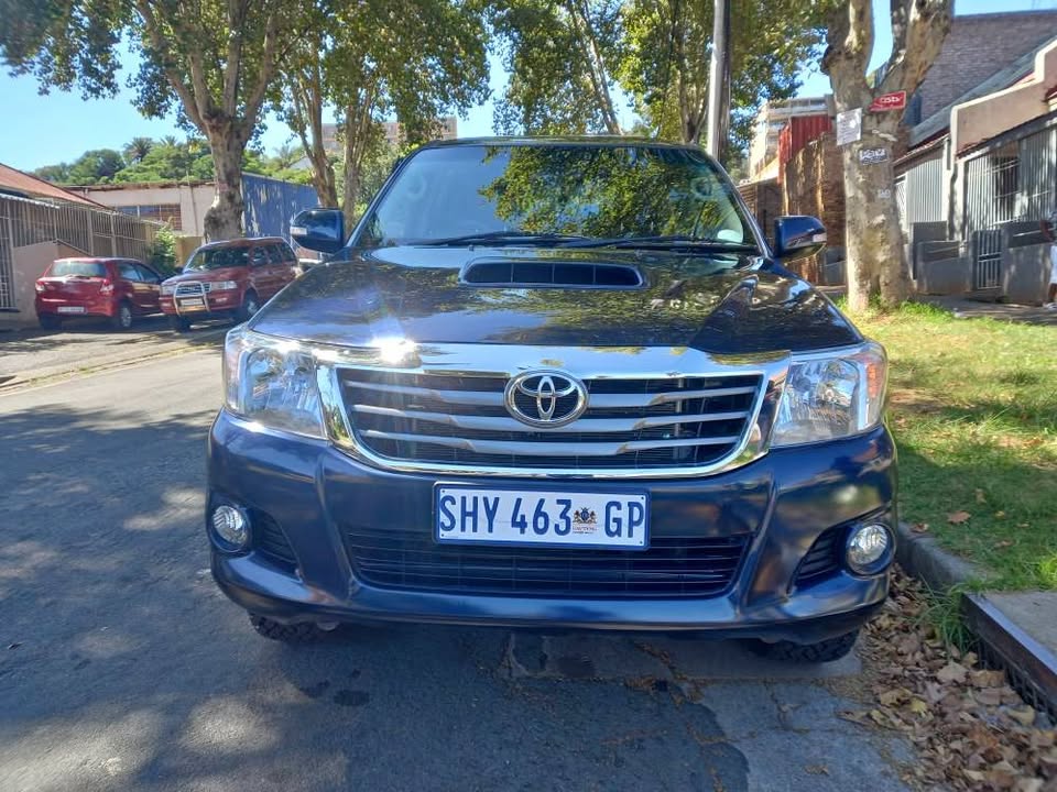 2005 TOYOTA HILUX DOUBLE CAB WITH CANOPY, ENGINE 3.0-D4D DIESEL, MANUAL