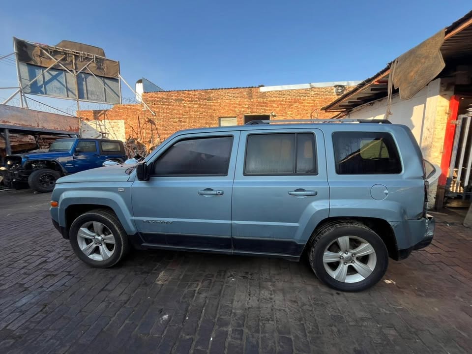 2014 JEEP PATRIOT 2.4 MANUAL STRIPPING - Private Seller