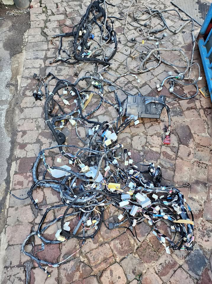 Toyota Hilux 3.0 D-4D 4X4 COmplete Harness 1KDA For Sale Good Condition! - Private Seller Toyota Hilux 3.0 D-4D 4X4 COmplete Harness 1KDA For Sale Good Condition! - Private Seller