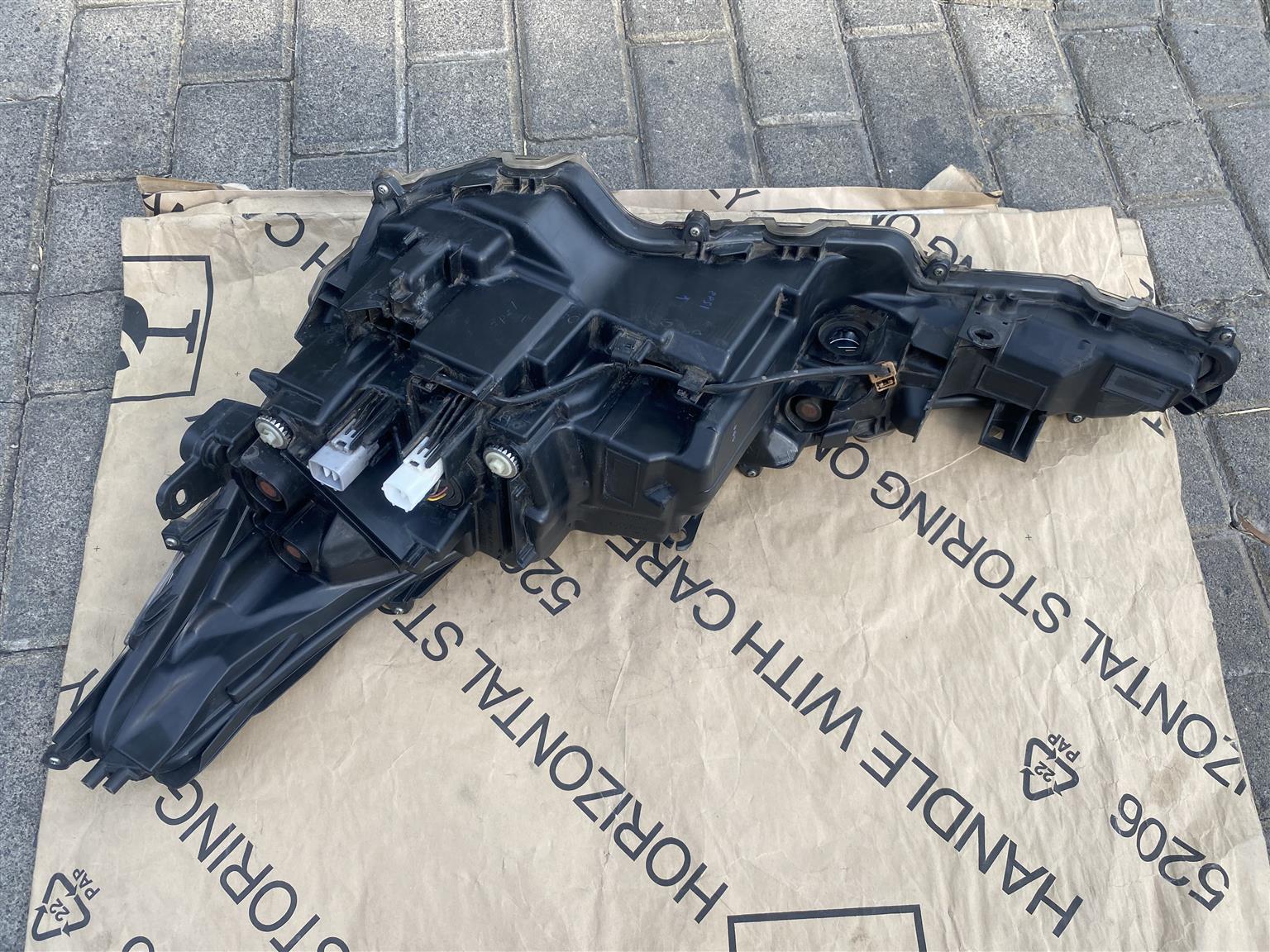 2022 TOYOTA COROLLA LED HEADLIGHT RIGHT SIDE FOR SALE. IN EXCELLENT CONDITION