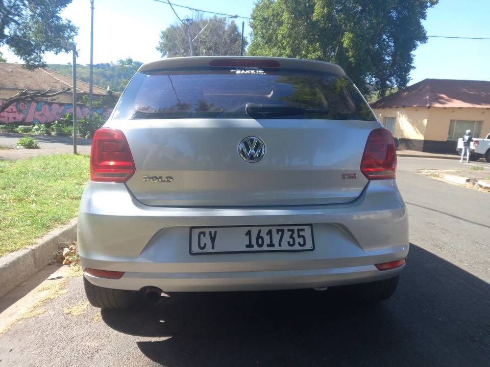 2015 VW Polo 6 Tsi Comfortline 1.2 Petrol, Manual with Sunroof, Silver Color, Mileage