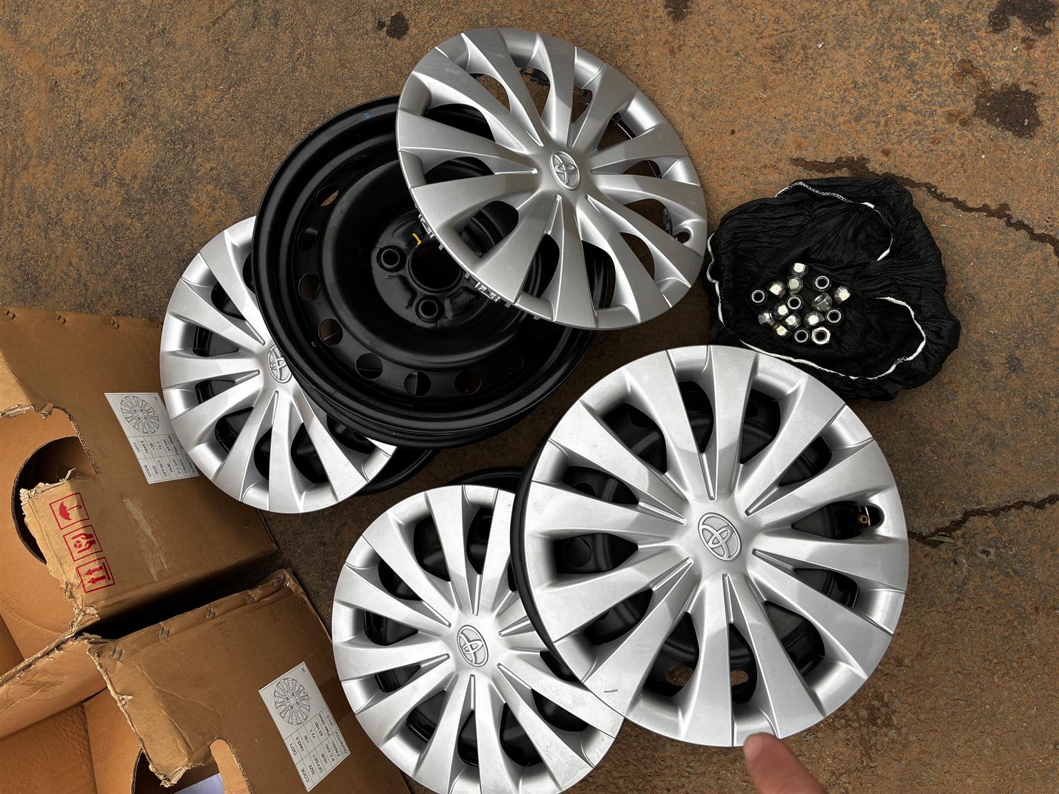 Toyota Etios Rims & Hub Caps set of 4 - Private Seller