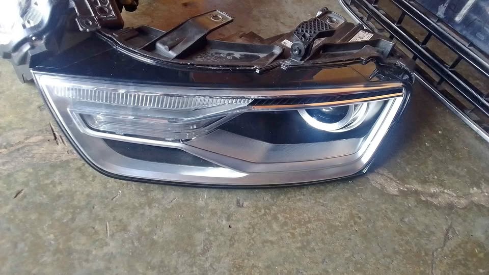 Audi Q3 headlights - Private Seller Audi Q3 headlights - Private Seller