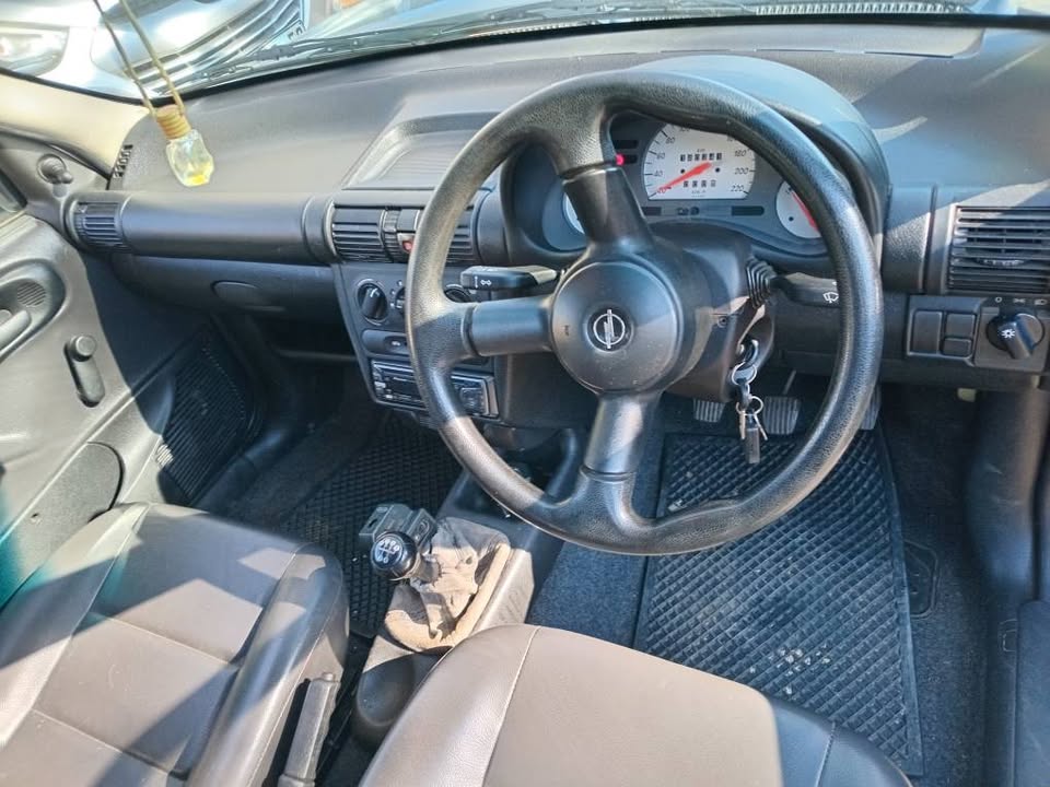 2003 Corsa bakkie 1.7 Disiel Manual,Silver Color  160,000km