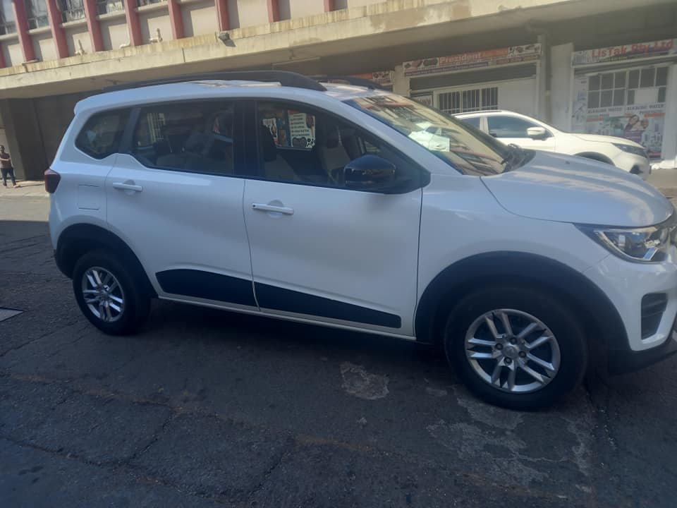 2022 RENAULT TRIBER 1.0 PETROL ENGINE, MANUAL TRANSMISSION, WHITE COLOUR