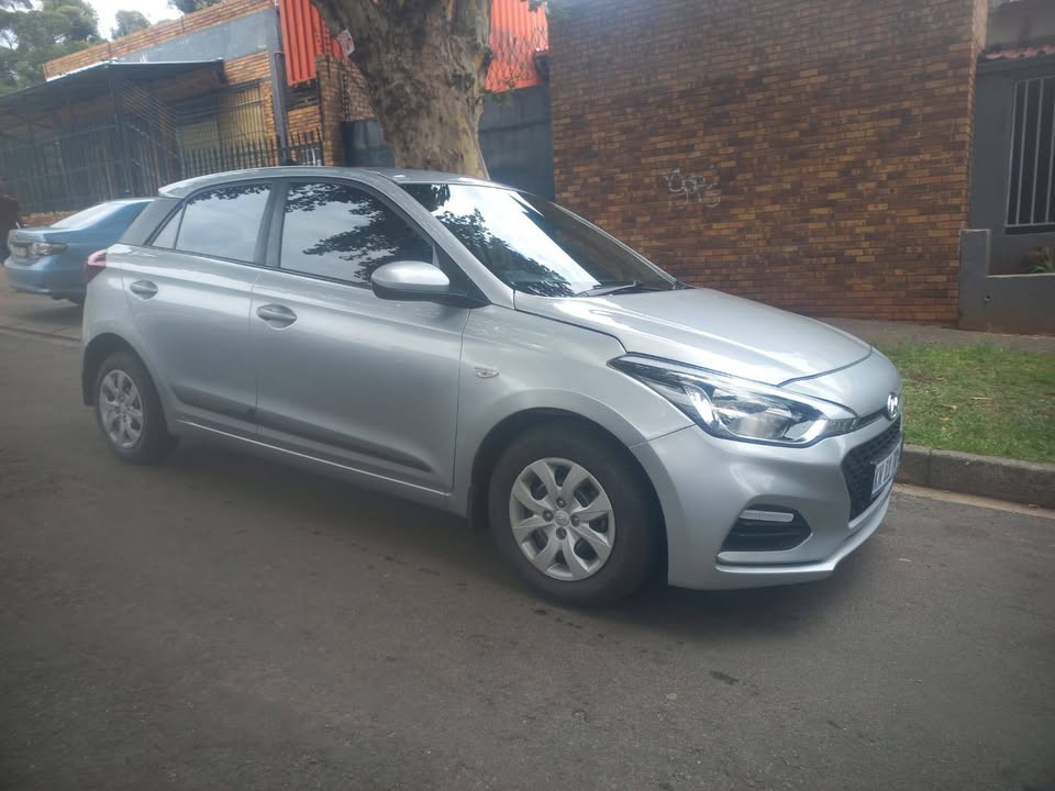 2020 Hyundai i20 Motion 1.4 petrol, Manual Transmission, Silver Color, mileage 69000kms