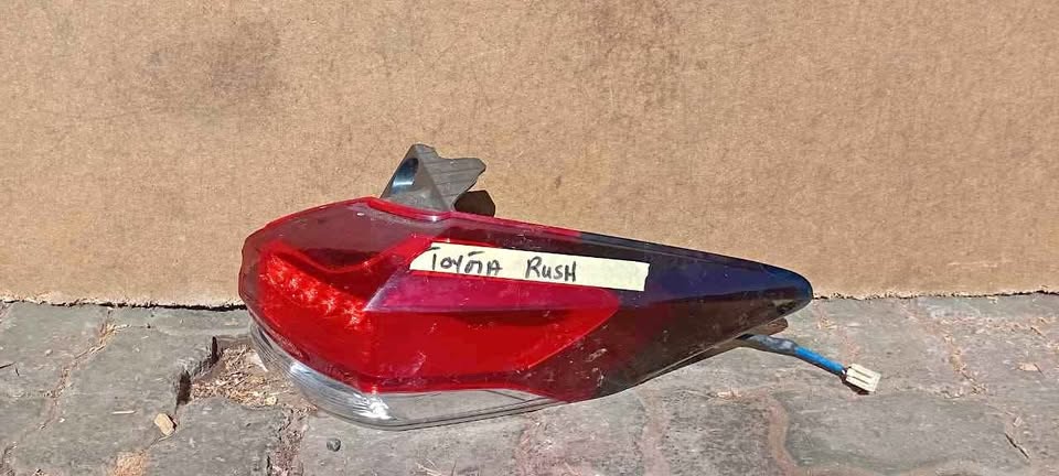 TOYOTA RUSH TAILLIGHT (RIGHT SIDE) VERY CLEAN - Private Seller TOYOTA RUSH TAILLIGHT (RIGHT SIDE) VERY CLEAN - Private Seller