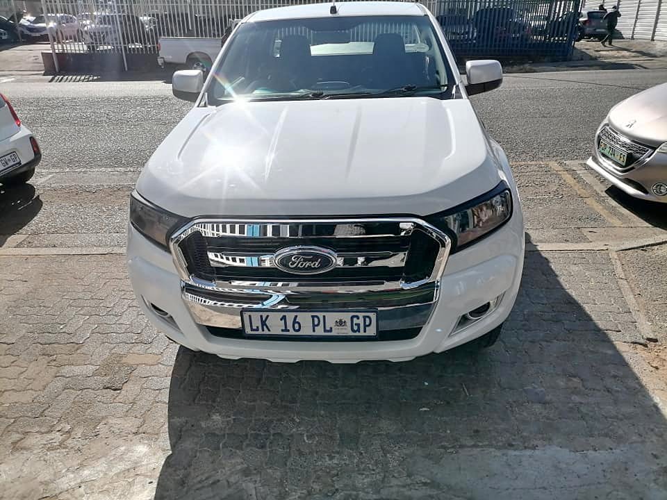 2015 Ford Ranger 3.2 6Speed Extra Cab 4×2 XLS With a Nice interior seat