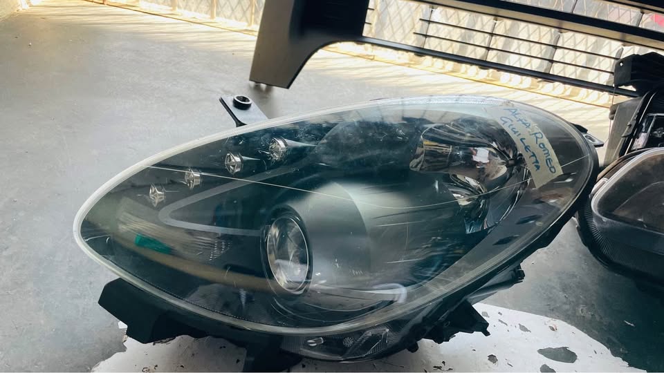 Alfa Romeo Giulietta headlight - Private Seller Alfa Romeo Giulietta headlight - Private Seller