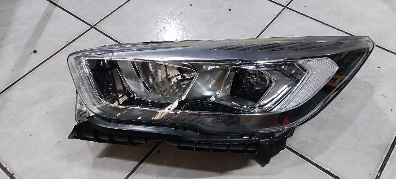 FORD KUGA LHS HEADLIGHT 2019 - Private Seller